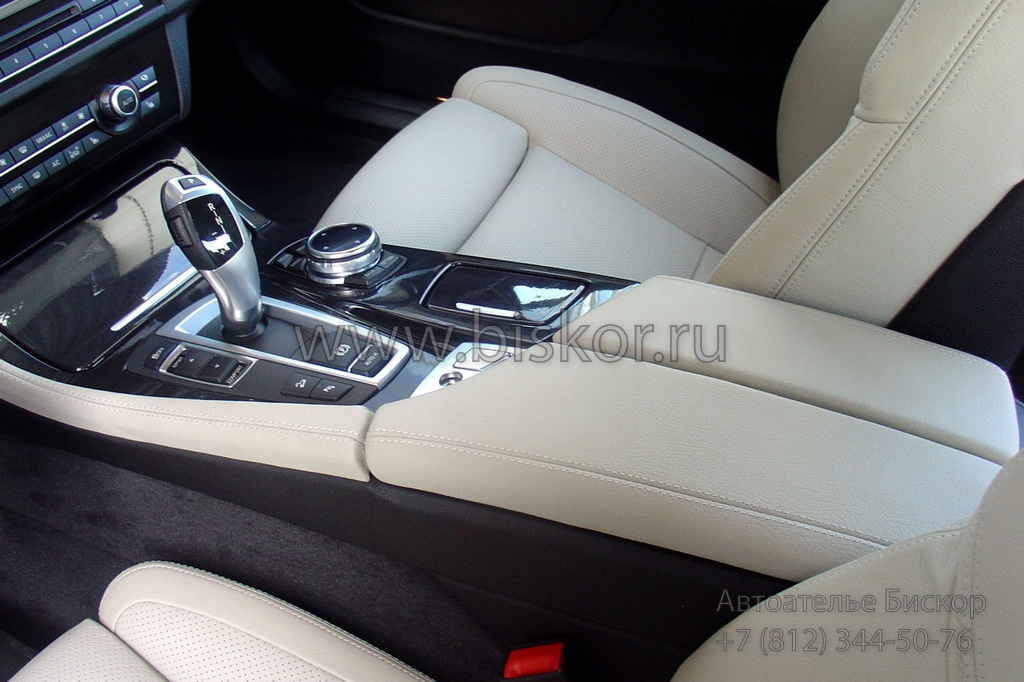 Перетяжка подлокотника и сидений кожей BMW 5