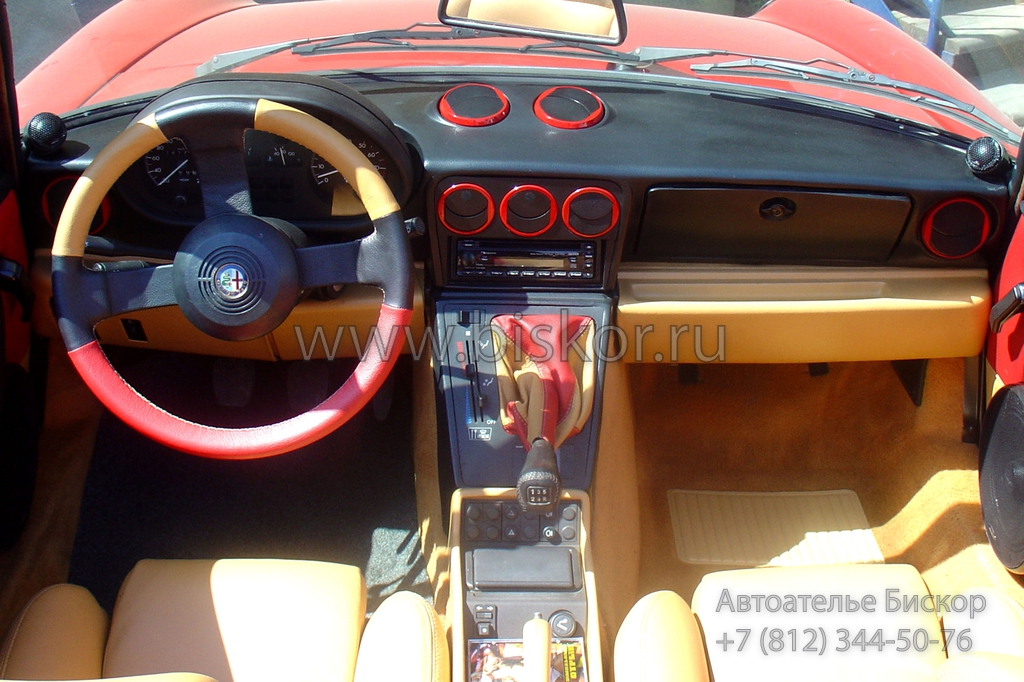 Перетяжка передней панели кожей Alfa Romeo Spider Duetto