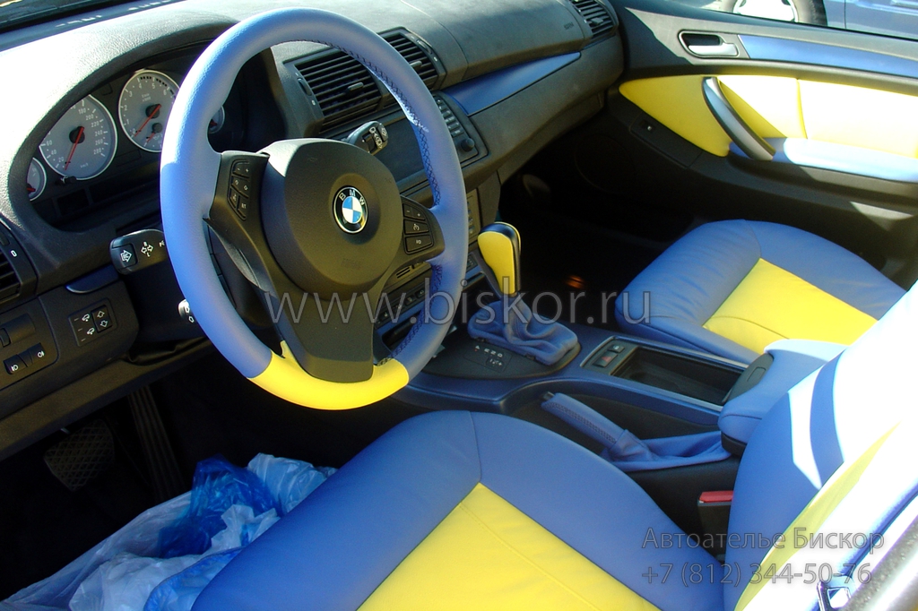 Перетяжка руля BMW X5 сине-желтой кожей