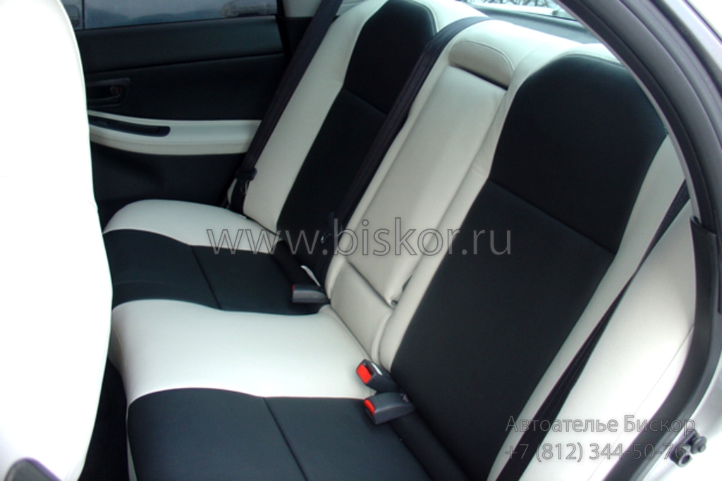 Перетяжка кожей заднего дивана и подлокотника Subaru Impreza