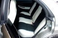 Перетяжка заднего дивана черной и белой кожей Subaru Impreza
