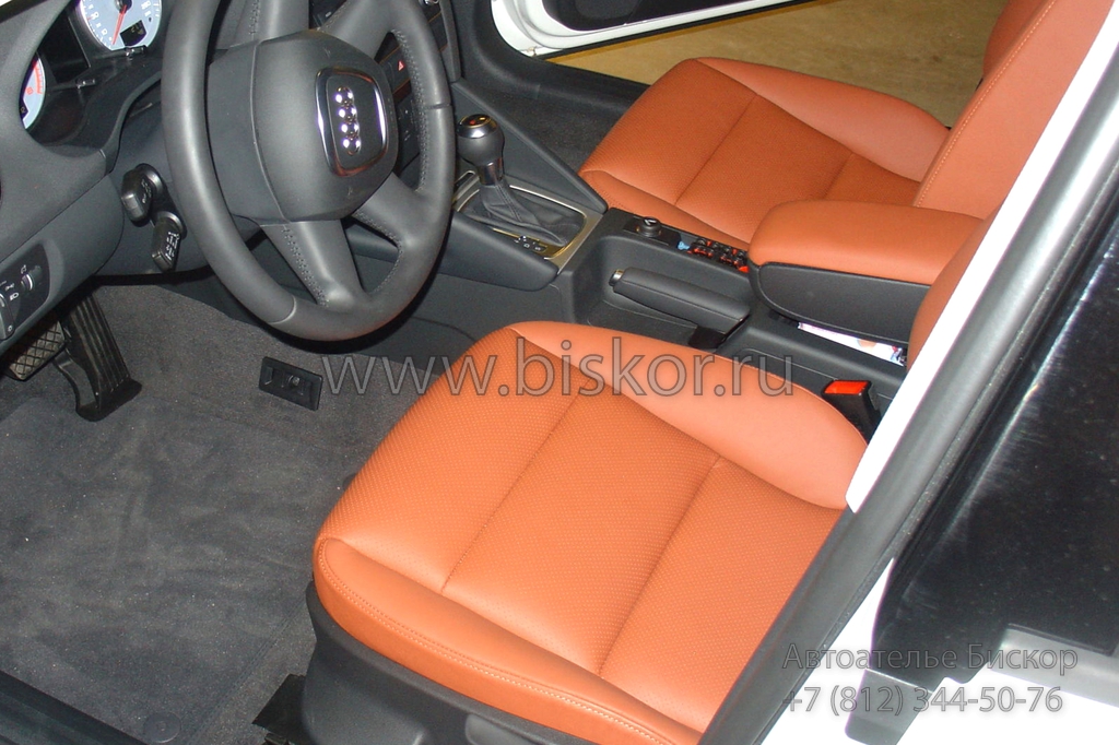 Сиденья и подлокотник Audi A3 коричневая кожа