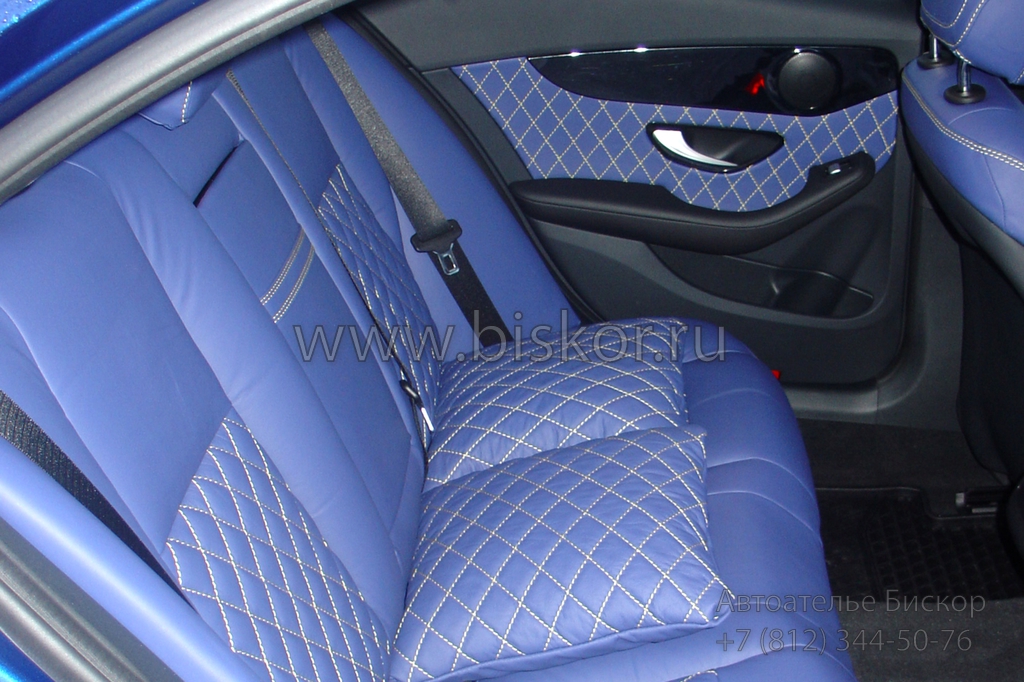 Подушки из синей кожи с вышивкой ромбиком в Mercedes-Benz