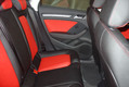 Перетяжка заднего дивана BMW X5 красной и черной кожей