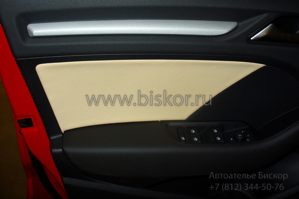 Перетяжка бежевой кожей дверной вставки Audi A3
