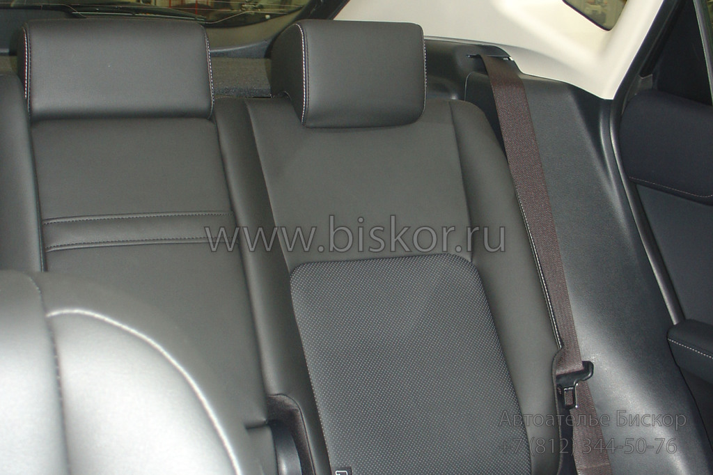 Перетяжка заднего сиденья и подголовников Lexus NX кожей